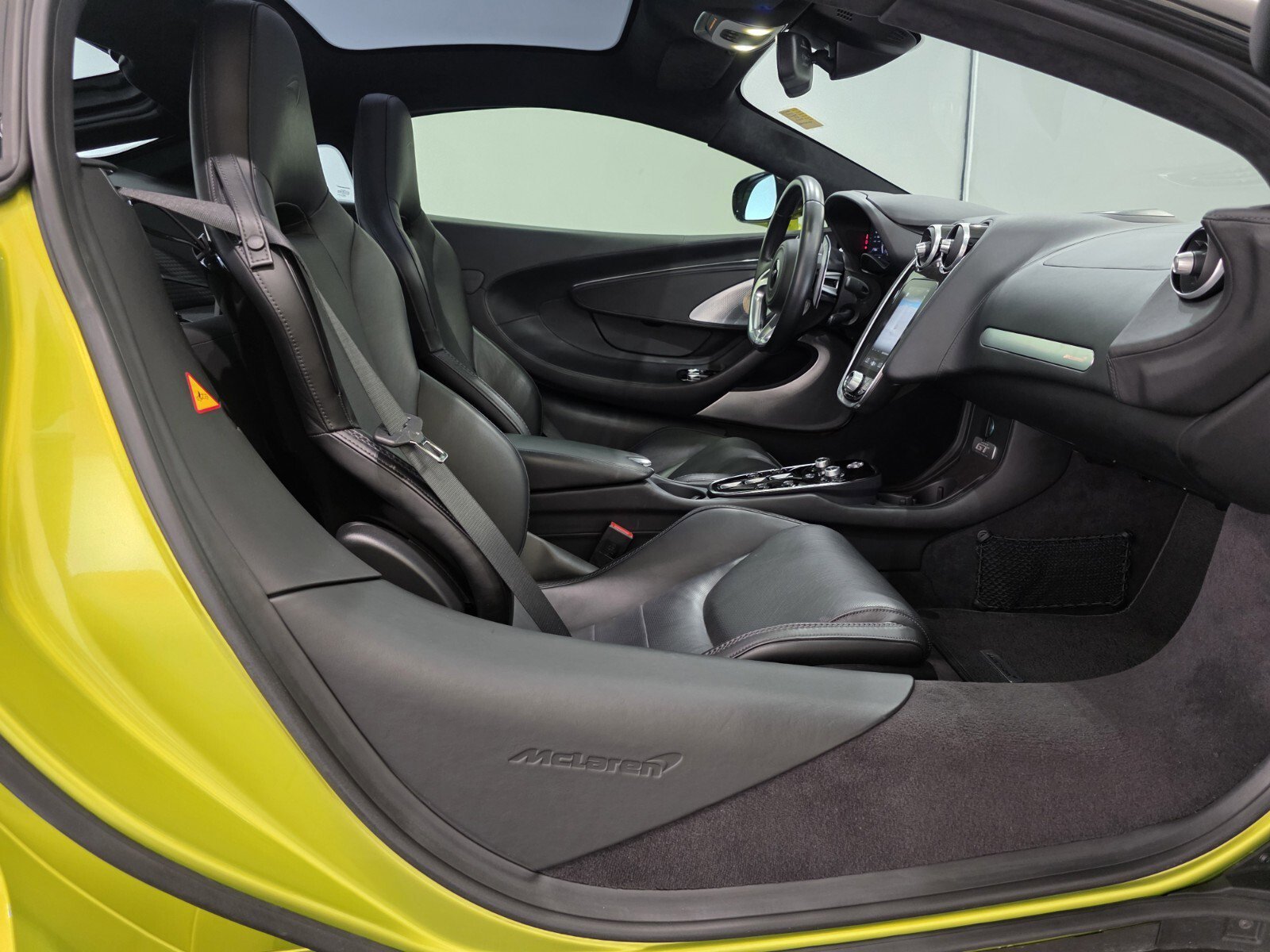 Used 2022 Flux Green McLaren  image 17