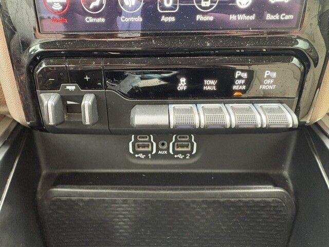 Used 2020 Diamond Black Crystal Pearlcoat Ram Laramie image 9