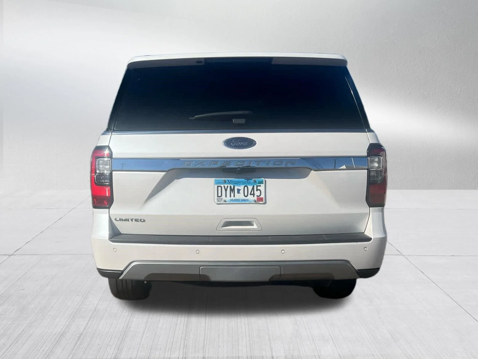 Used 2019 White Platinum Tri-Coat Metallic Ford Limited image 6