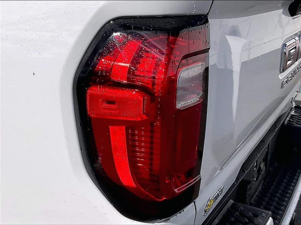 Used 2025 White GMC AT4 image 32