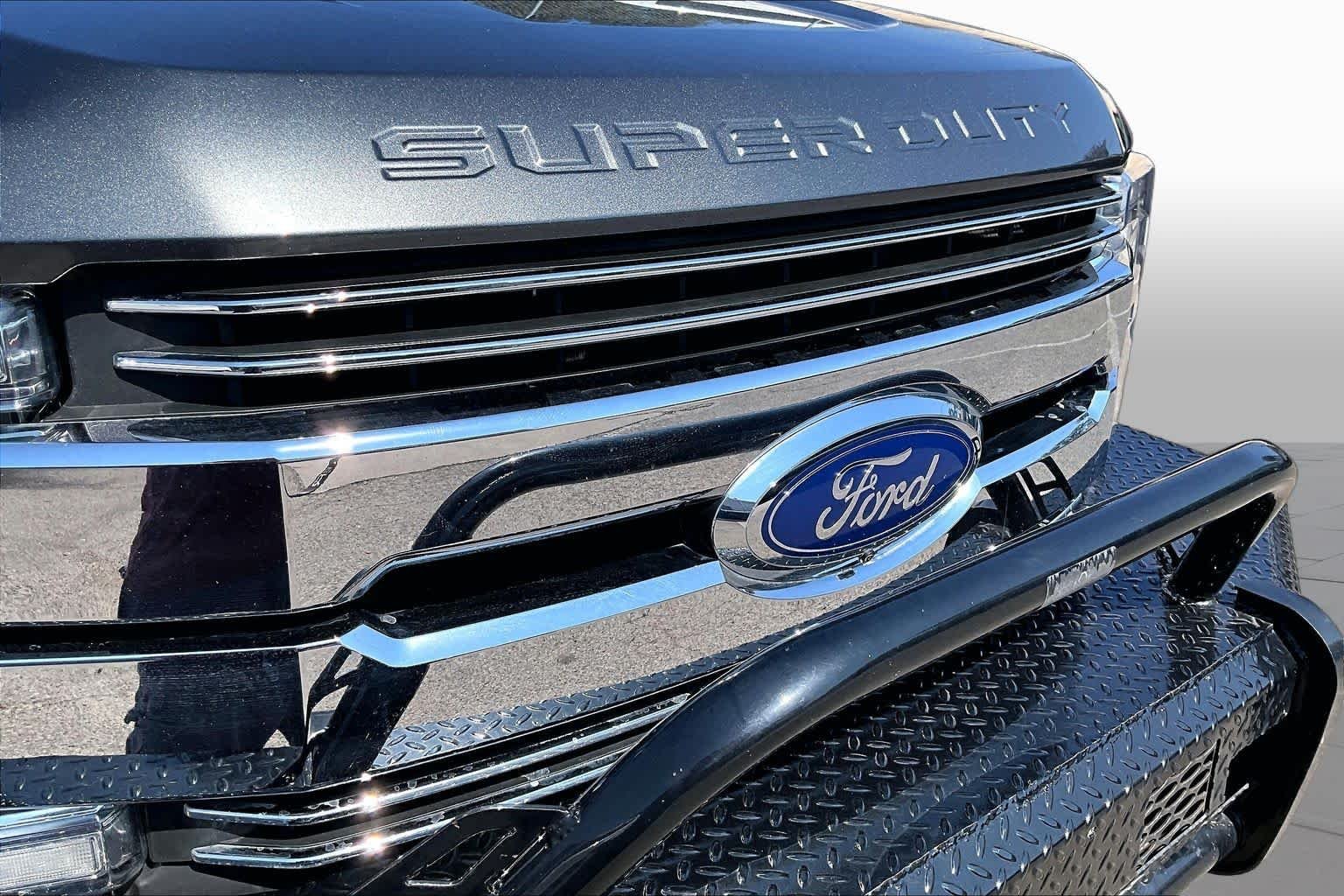 Used 2019 Magnetic Ford LARIAT image 30