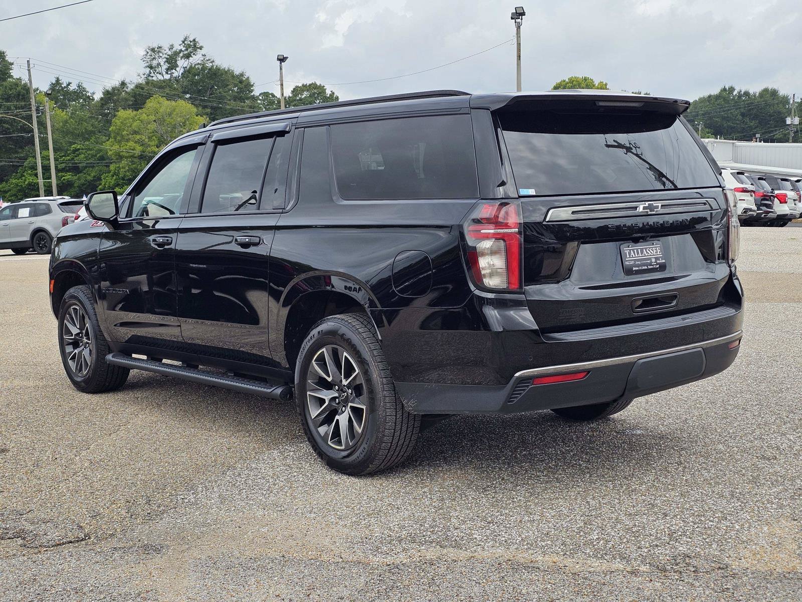 Used 2022 Black Chevrolet Z71 image 12