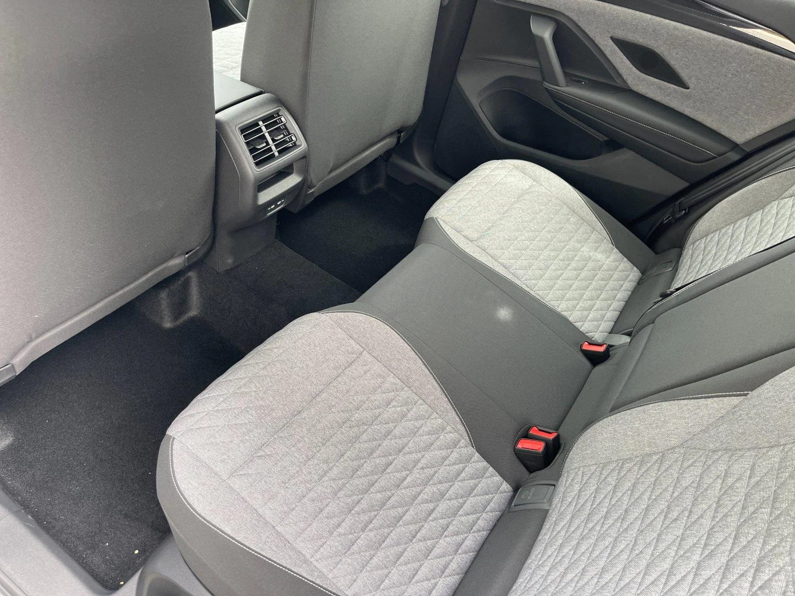 New 2026 pure white Volkswagen S image 33