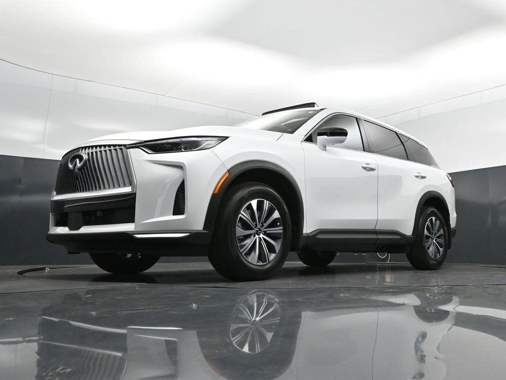 Certified Used 2026 White INFINITI PURE image 39