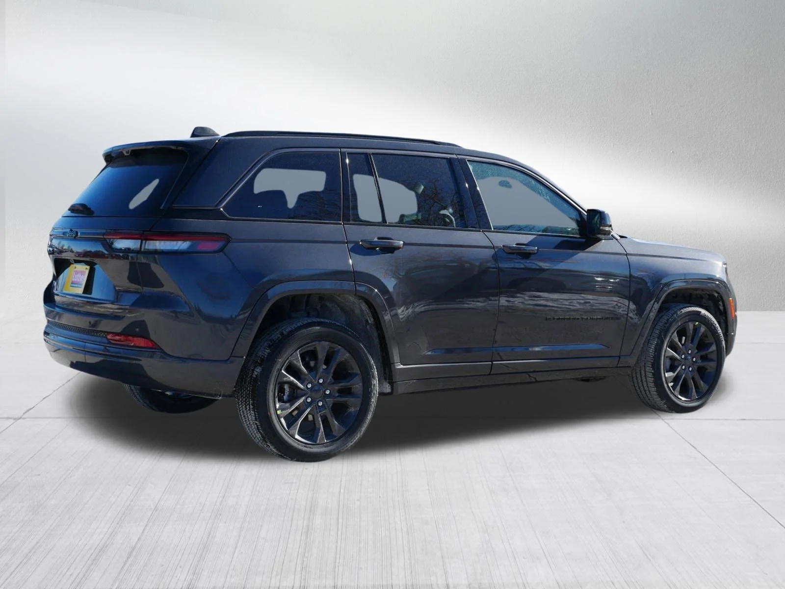 New 2026 Baltic Gray Metallic Clear-Coat Exterior Paint Jeep Limited Reserve image 7