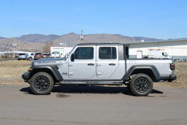 Used 2020 Silver Jeep Sport image 3
