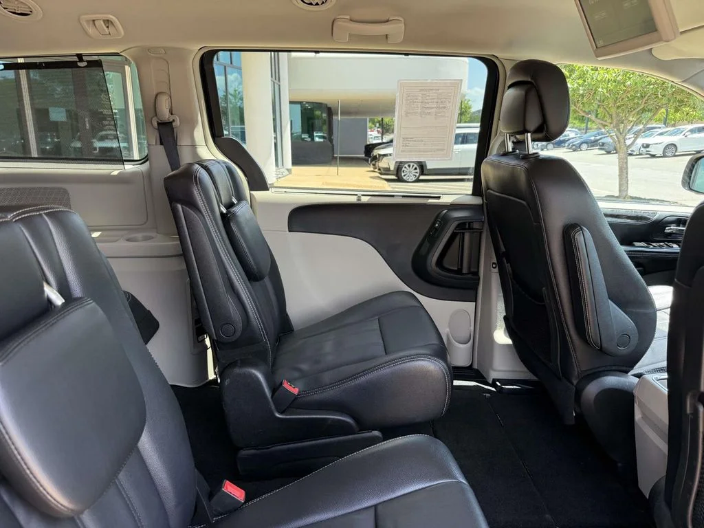 2015 Chrysler Town & Country Touring - Photo 15