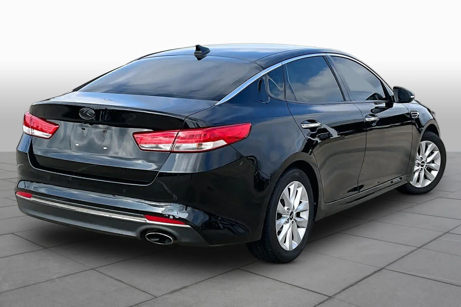 Used 2018 Ebony Black Kia EX image 12