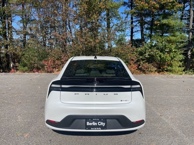 New 2026 Wind Chill Pearl <sup>1</sup> Toyota  SE image 6
