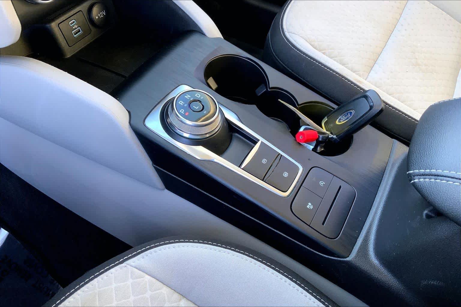Used 2023 Vapor Blue Metallic Ford Active image 14