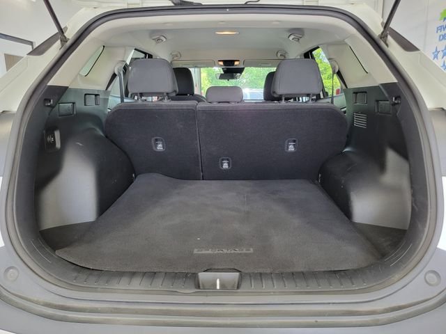 Used 2023 White Kia LX image 31