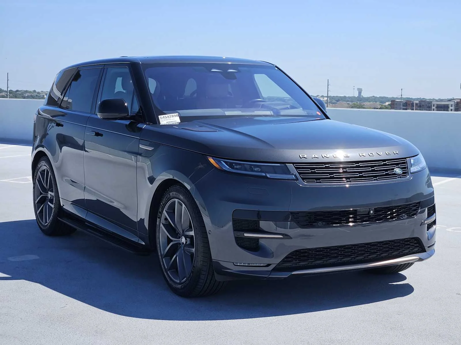 Certified Used 2023 Carpathian Grey Premium Metallic Land Rover SE Dynamic image 3