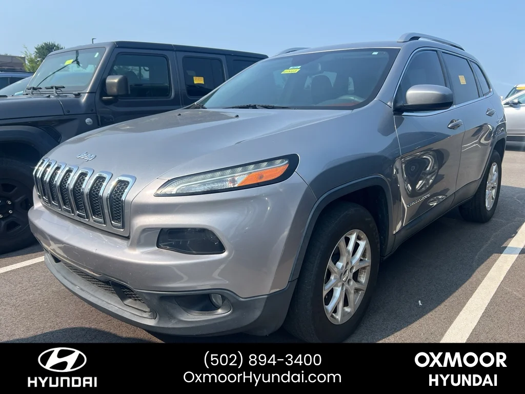 Used 2016 Billet Silver Metallic Clearcoat Jeep Latitude image 2