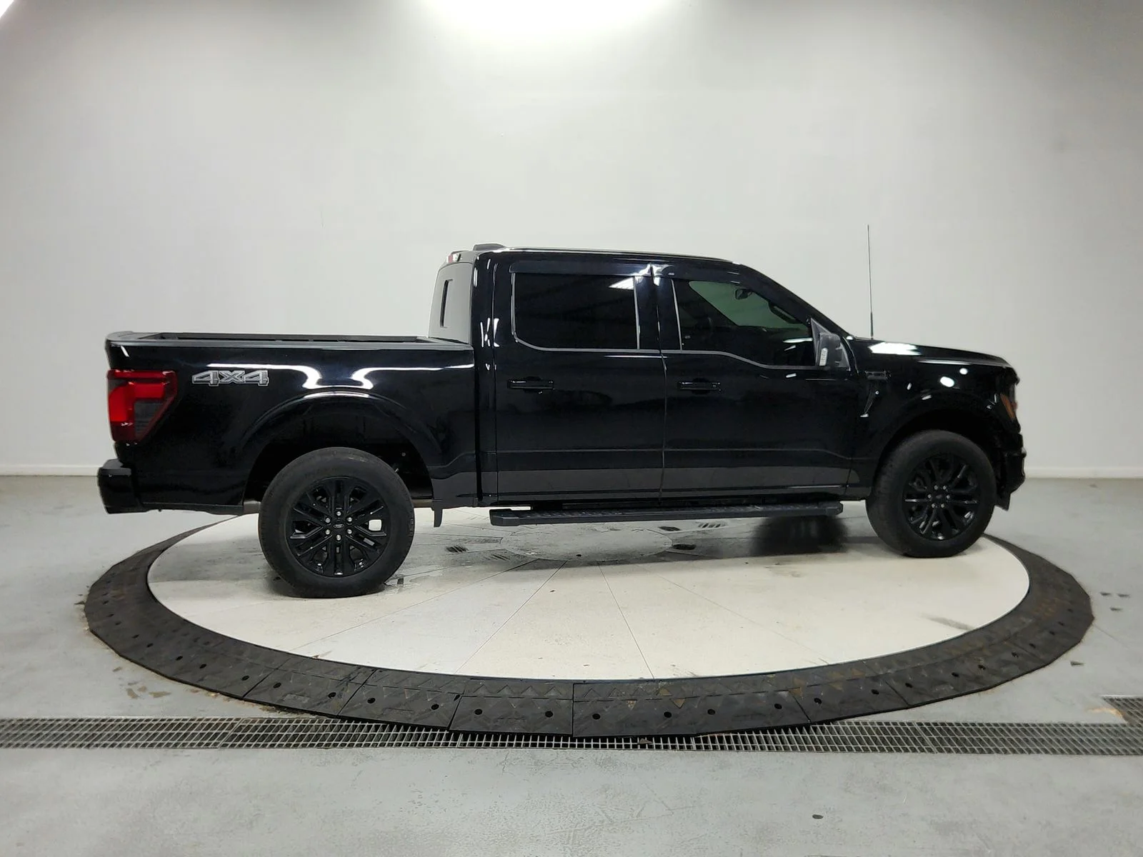 Used 2024 Black Ford XLT image 9