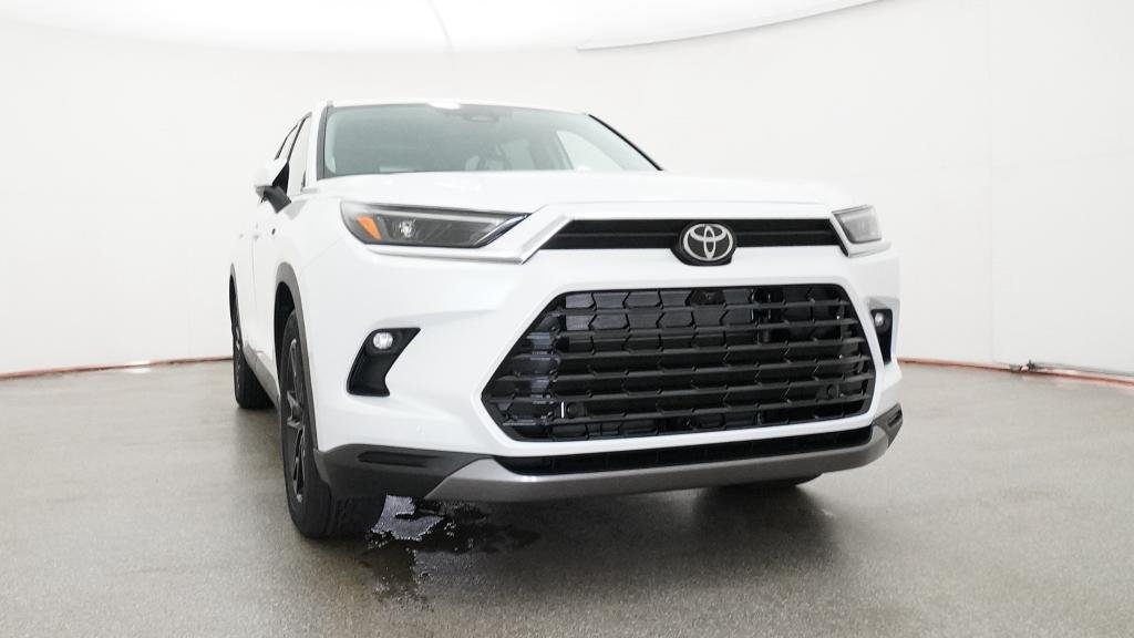 Certified Used 2026 WIND CHILL PEARL Toyota  image 37