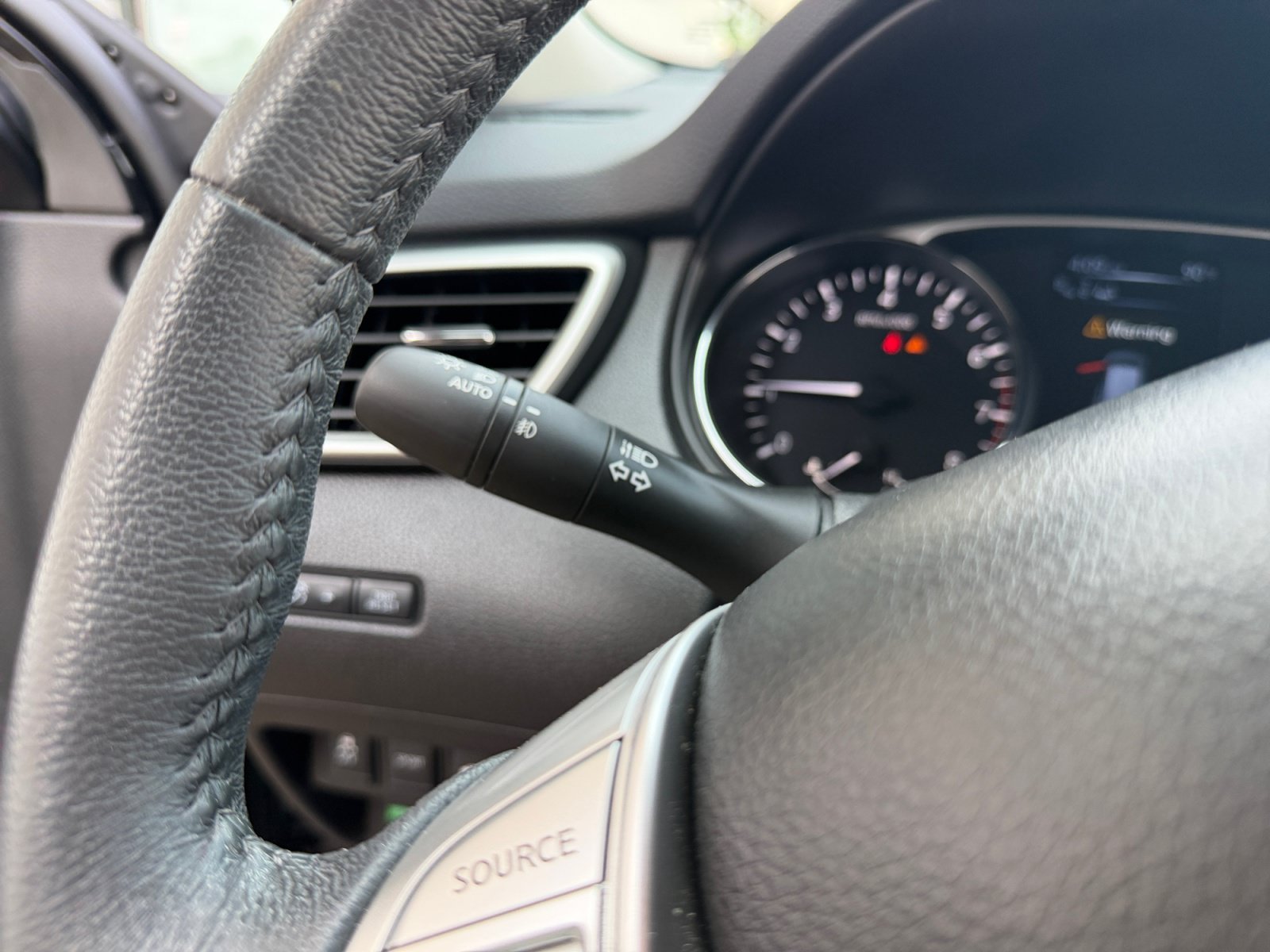 Used 2015 Super Black Nissan SL image 13