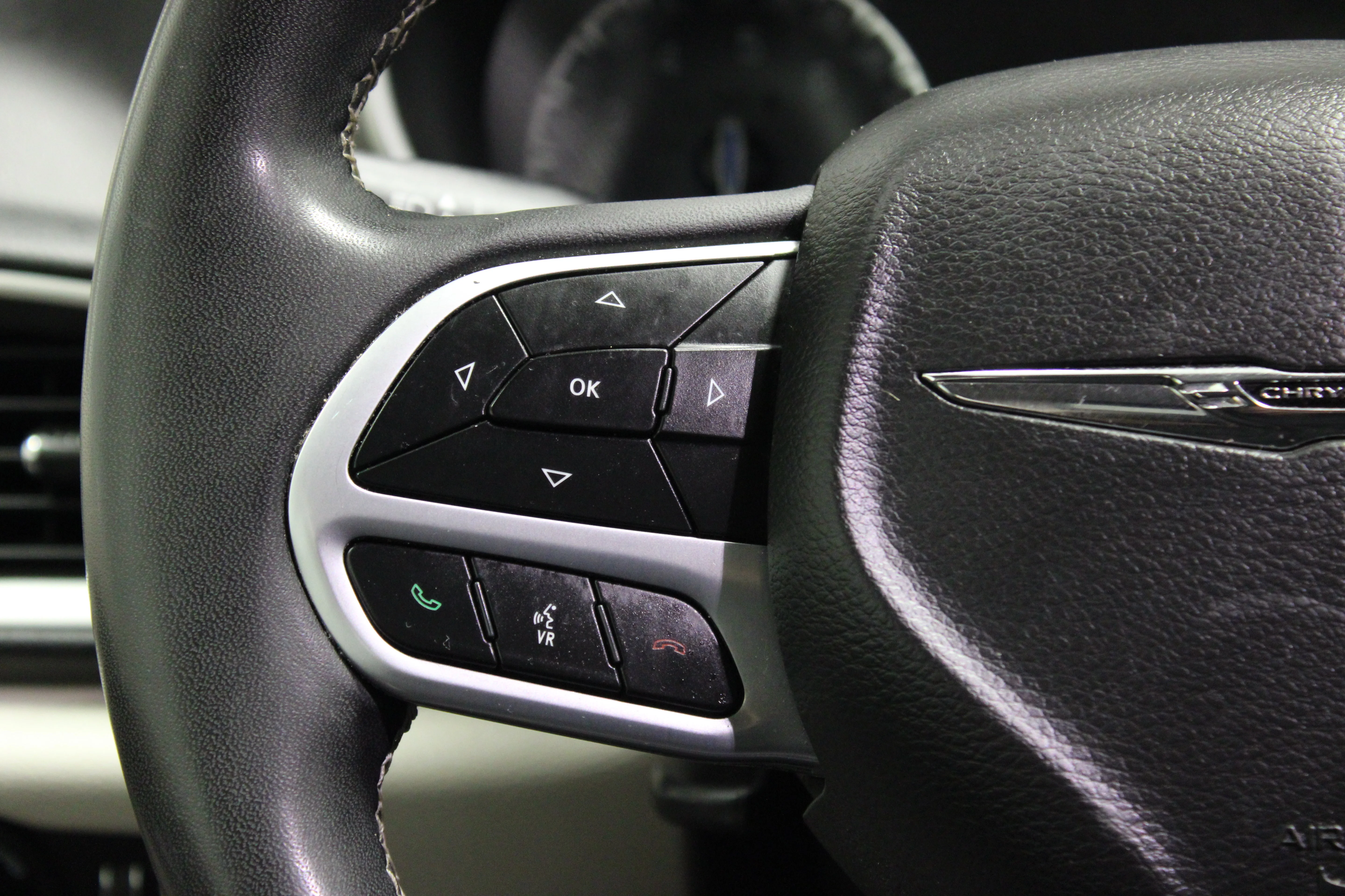 Used 2022 Bright White Clearcoat Chrysler Touring L image 23