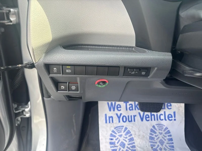 Used 2022 Silver Toyota XLE image 33