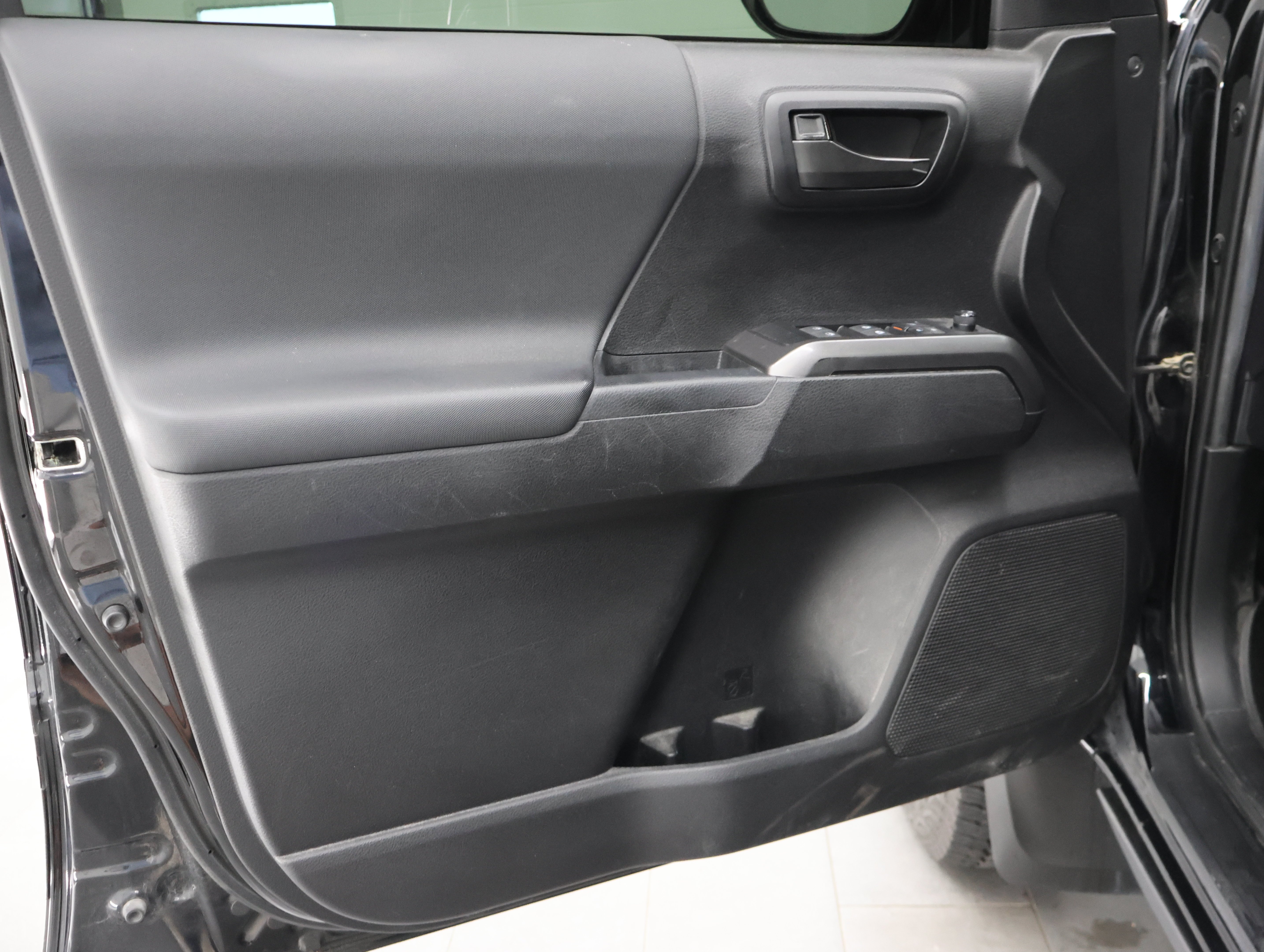 Used 2021  Toyota  image 33