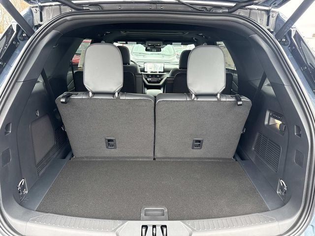 New 2026 Carbonized Gray Metallic Ford ST-Line image 4