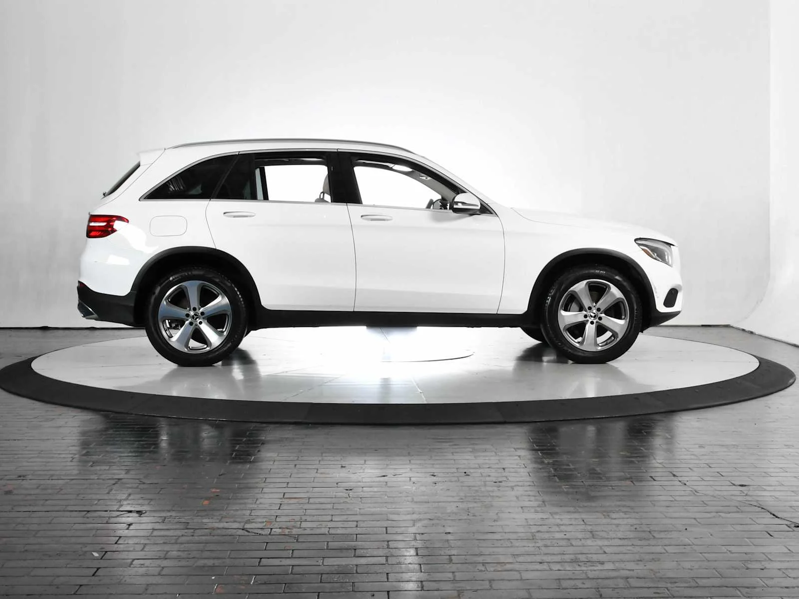 Used 2019 Polar White Mercedes-Benz GLC 300 image 7