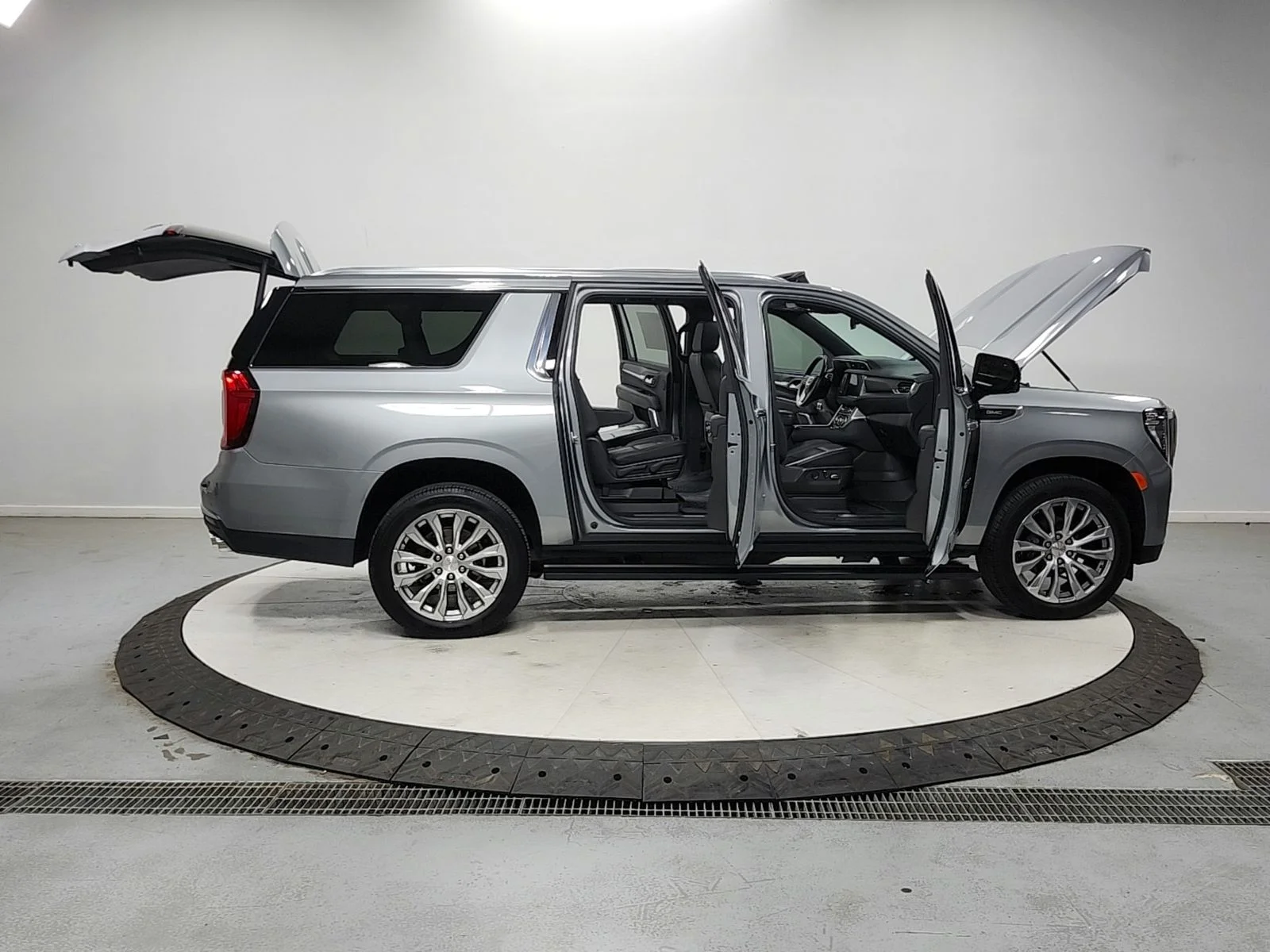 Used 2023 Silver GMC Denali image 16