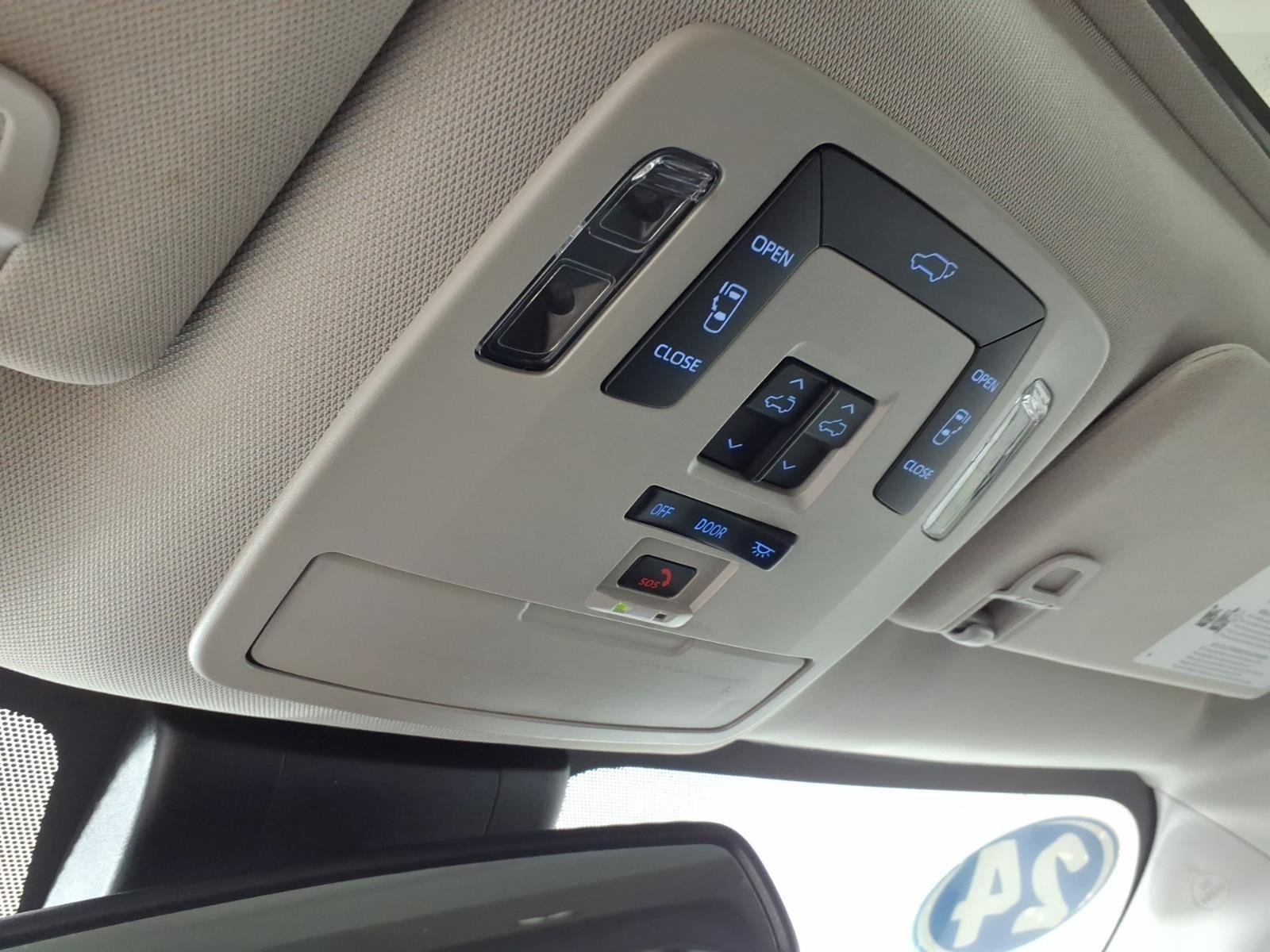 2024 Toyota Sienna XLE - Photo 9