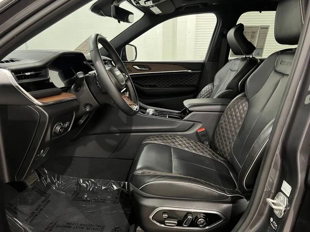 Used 2024 Gray Jeep Summit image 9