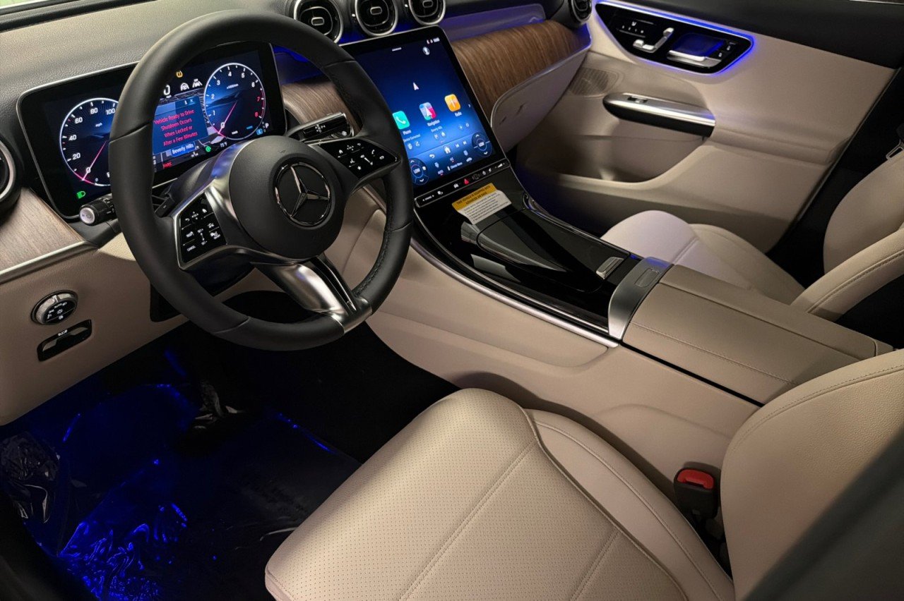 New 2026 Polar White Mercedes-Benz GLC 300 SUV image 9