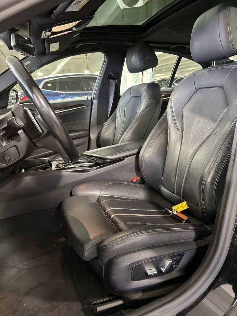 Used 2019 Black Sapphire Metallic BMW 530i xDrive image 10