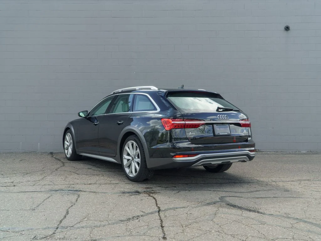 Used 2021  Audi  image 3