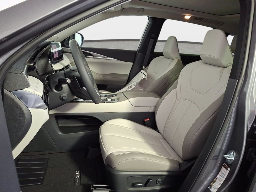 New 2027 GRAPHITE SHADOW INFINITI Luxe AWD image 14
