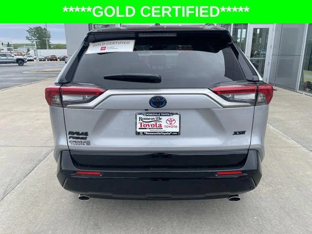 Certified Used 2022 SILVER SKY MET W/BLK Toyota  image 33