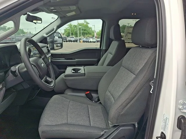 New 2026 Oxford White Ford XLT image 9