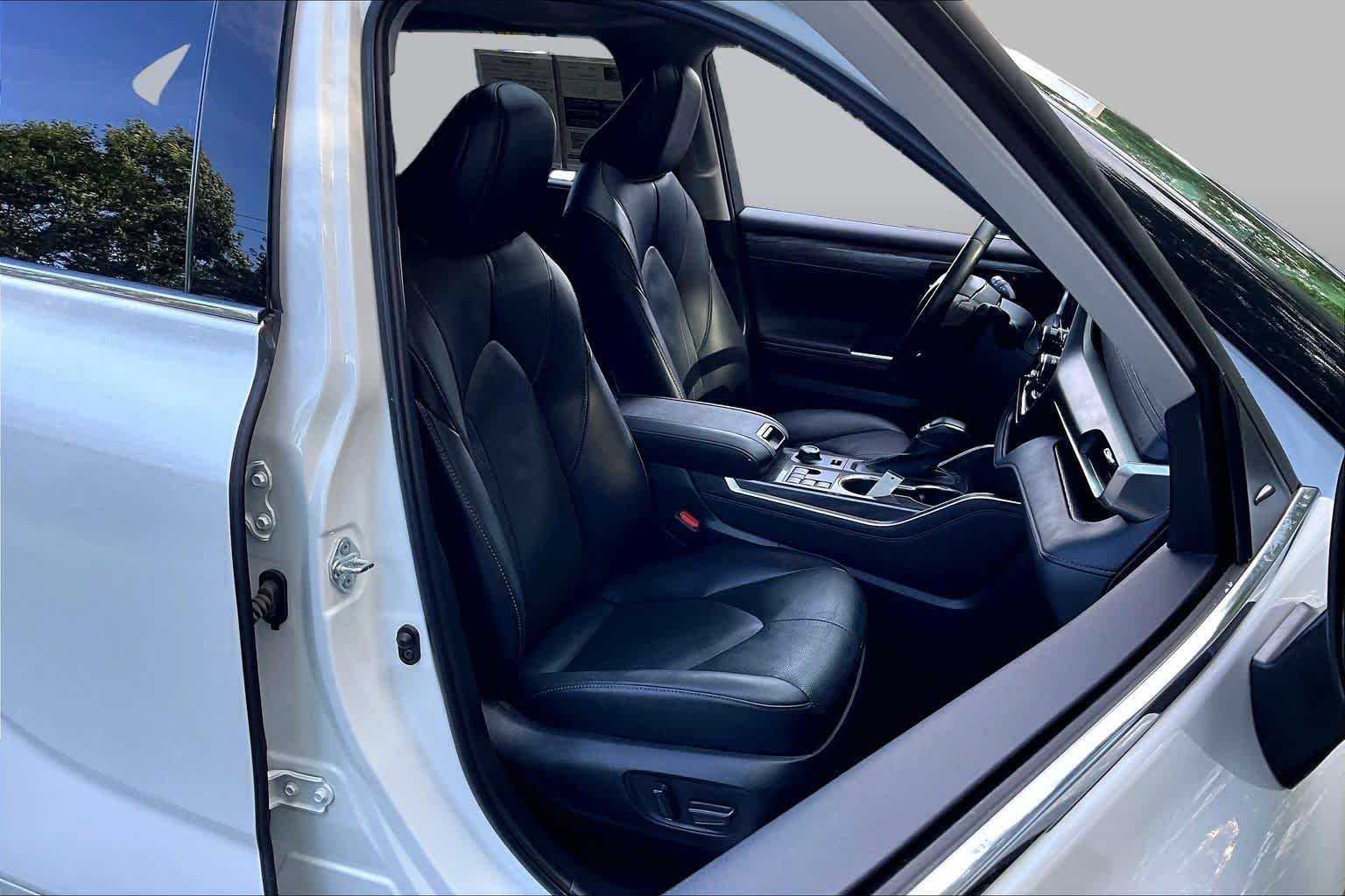 Used 2023 Wind Chill Pearl Toyota Limited image 8