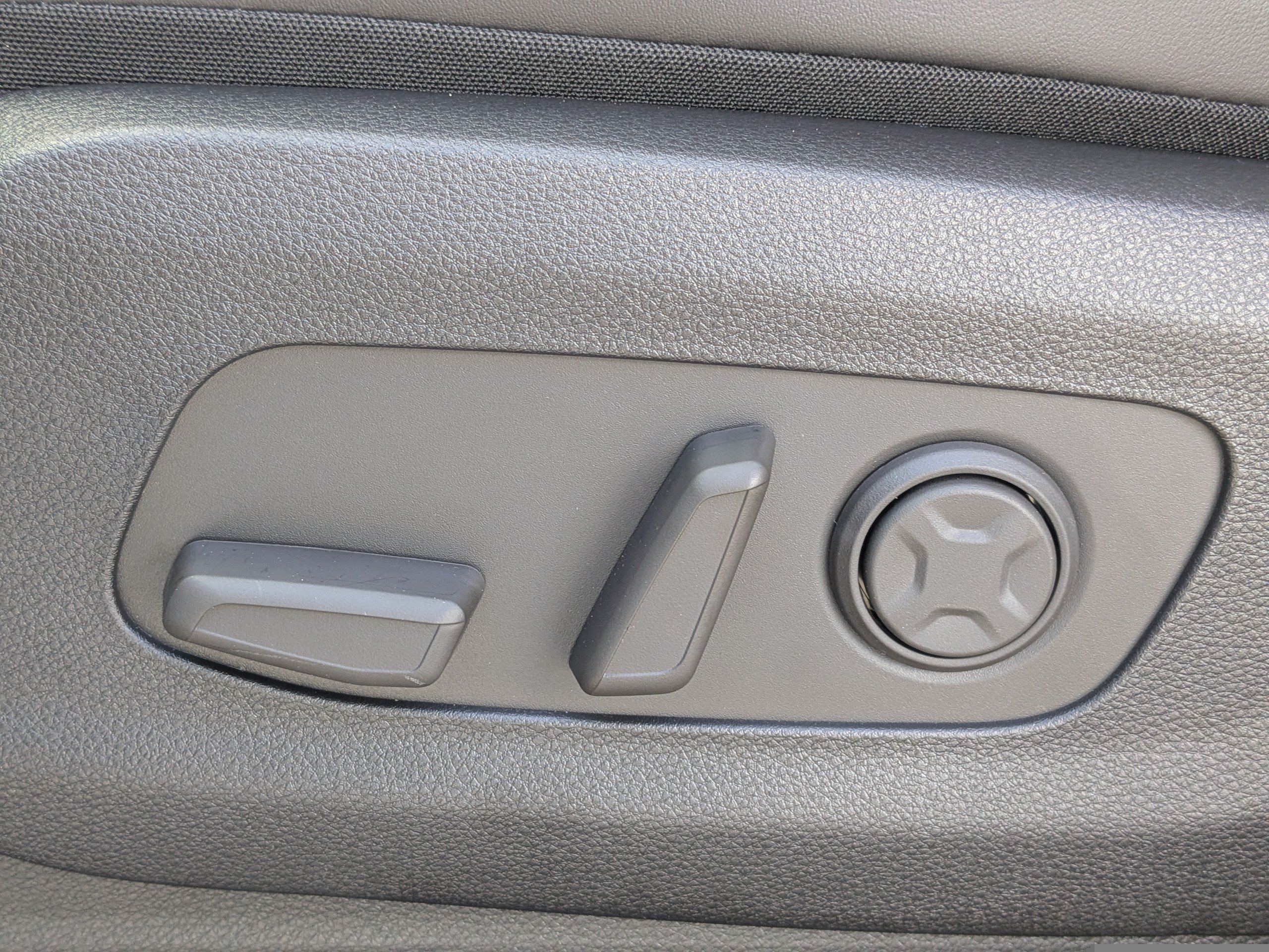 New 2026 Snow White Pearl Kia EX image 26