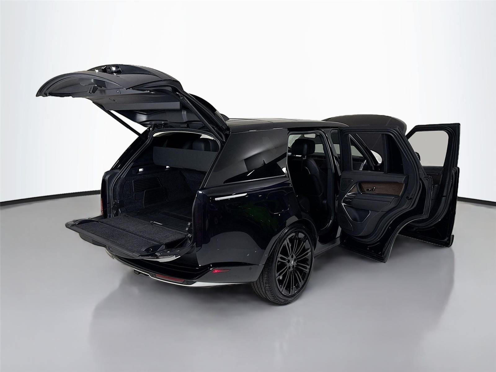Used 2024 Ligurian Black SV Bespoke Ultra Metallic Gloss Land Rover Autobiography | Meridian 3D Sound | Rear TVs image 46