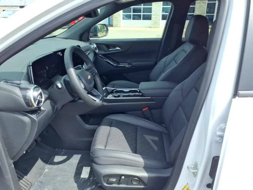New 2026 Summit White Chevrolet FWD LT image 6