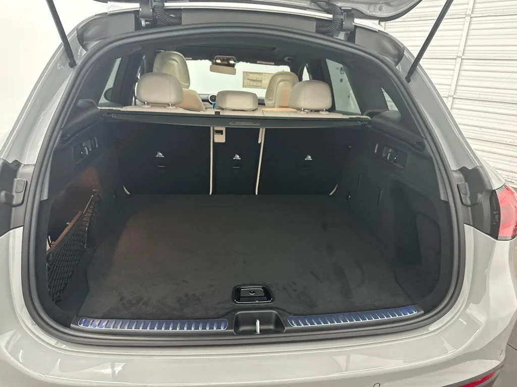 New 2027 White Mercedes-Benz GLC 300 image 27