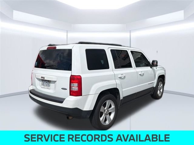 Used 2016 White Jeep Latitude image 3