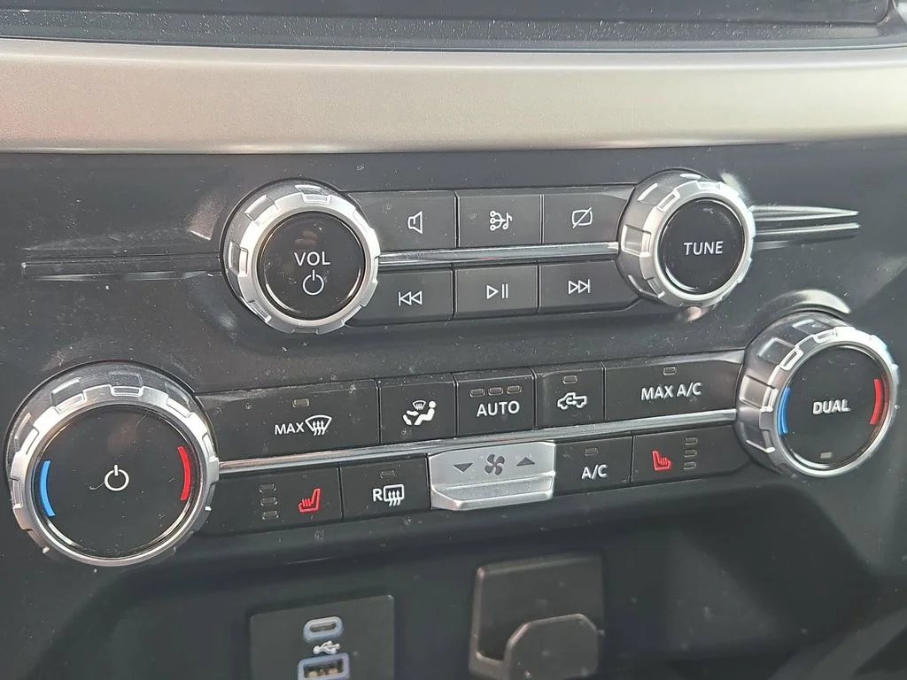 Used 2023 Blue Metallic Ford XLT image 36