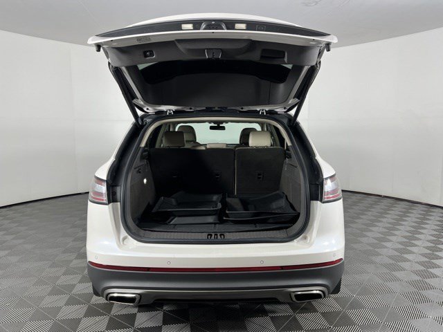 Used 2019 White Platinum Clearcoat Metallic Lincoln Select image 44