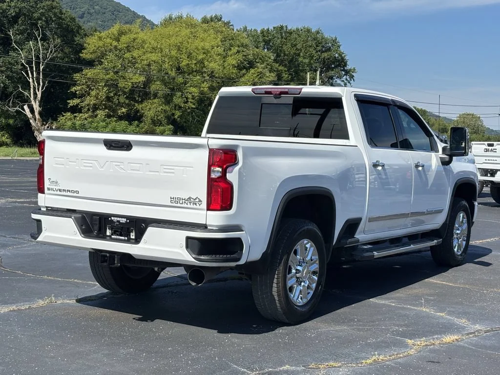 Used 2024 Summit White Chevrolet High Country image 9