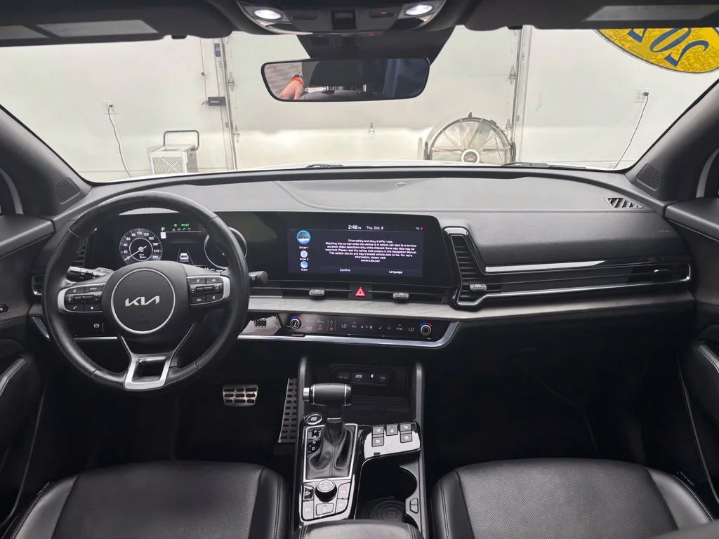 Used 2023 White Kia X-Pro Prestige image 4