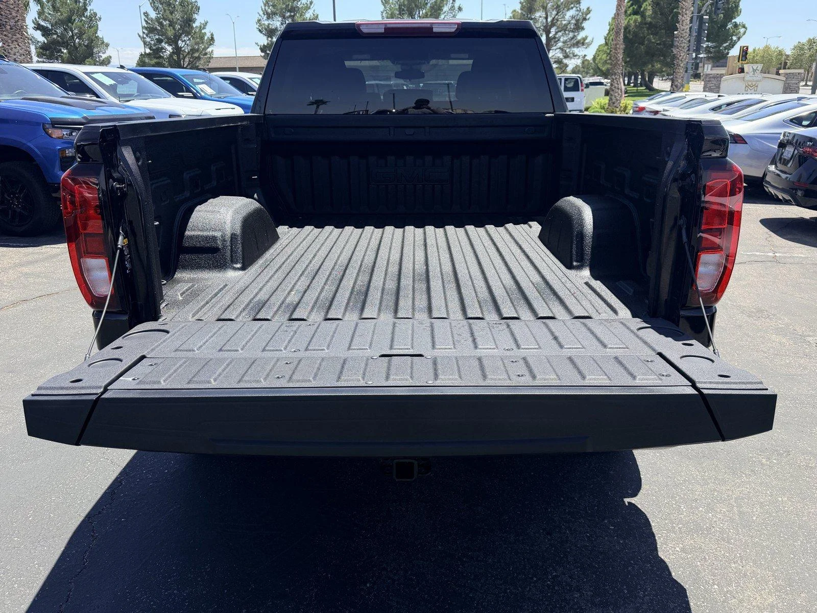 Used 2026 Onyx Black GMC Elevation image 12