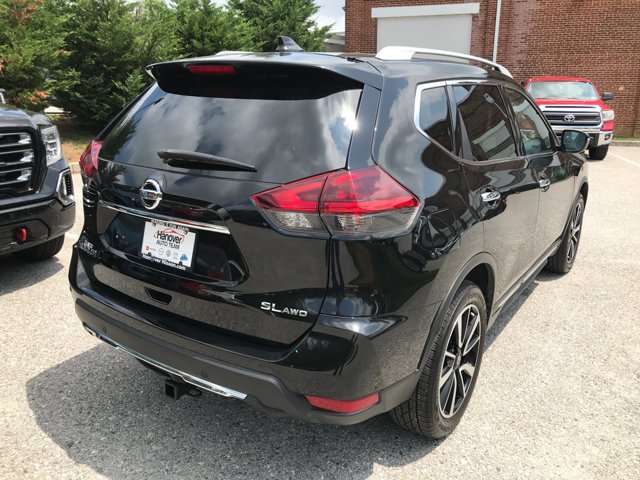Used 2019 Magnetic Black Pearl Nissan SL image 6