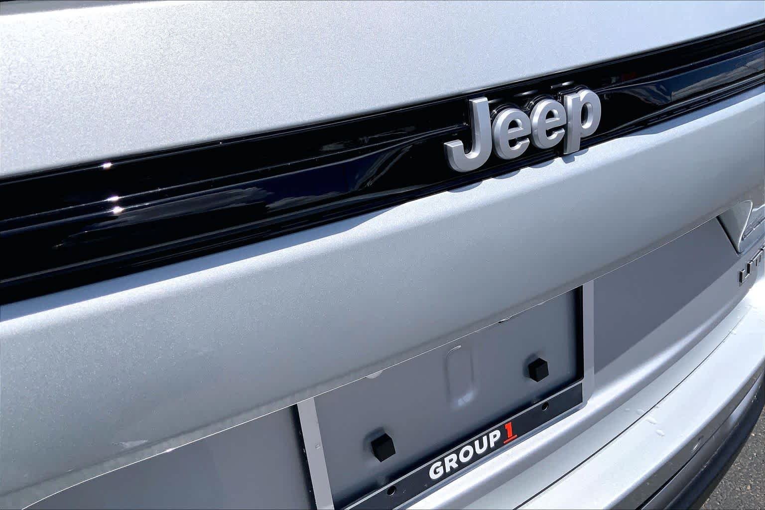 Used 2026 Silver Zynith Jeep Limited image 31