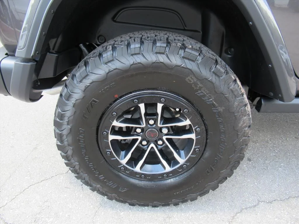 New 2026 Granite Crystal Metallic Clear-Coat Exterior Paint Jeep Rubicon X image 8