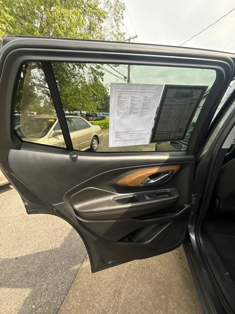 Used 2020 GRAPHITE GRAY METALLIC GMC SLE image 14