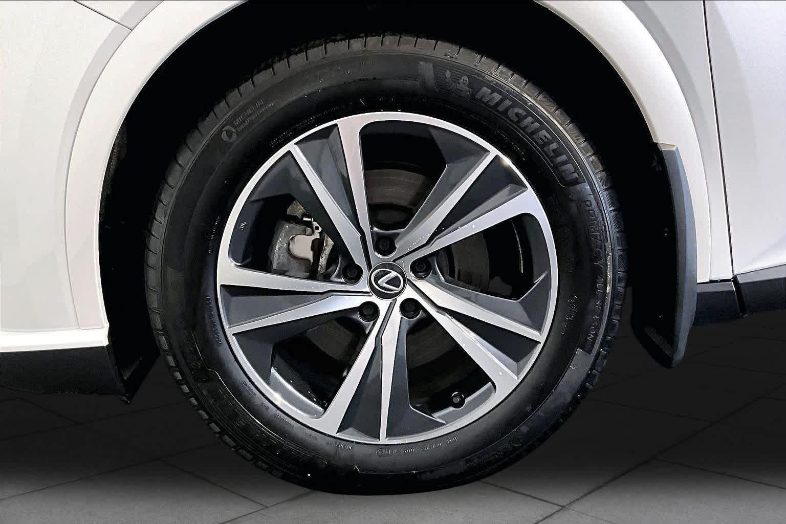 Used 2024 Eminent White Pearl Lexus Premium image 11